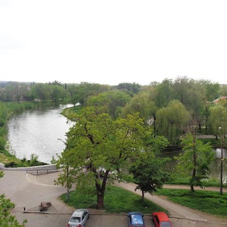 Староярмаркова С Видом На Парк И Реку Krivói Rog Exterior foto